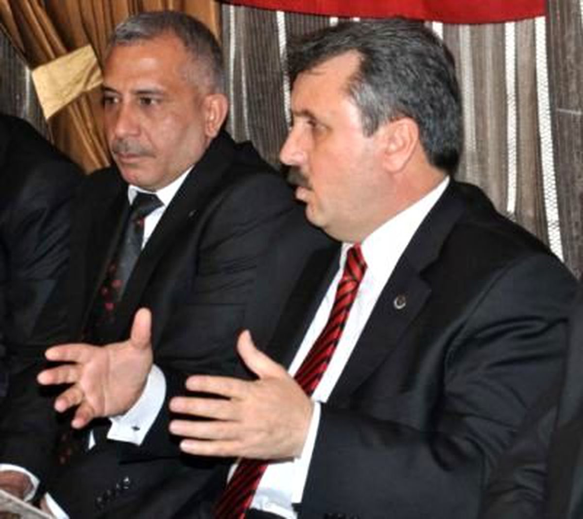 BBP Genel Başkanı Dolar Yağmuruna Tutuldu