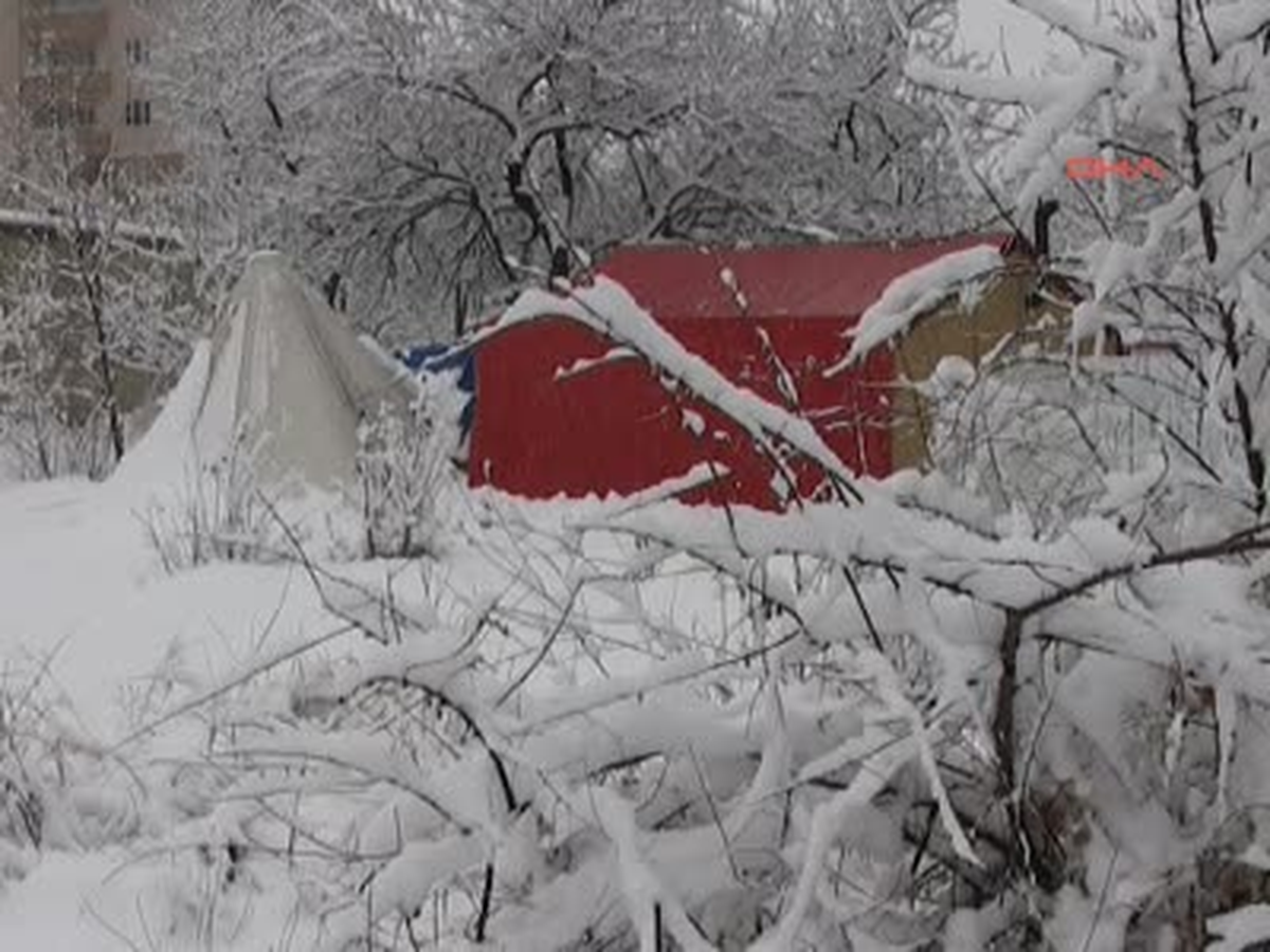 Çadırlar Kar Altında Kaldı, Depremzedeler Zorda