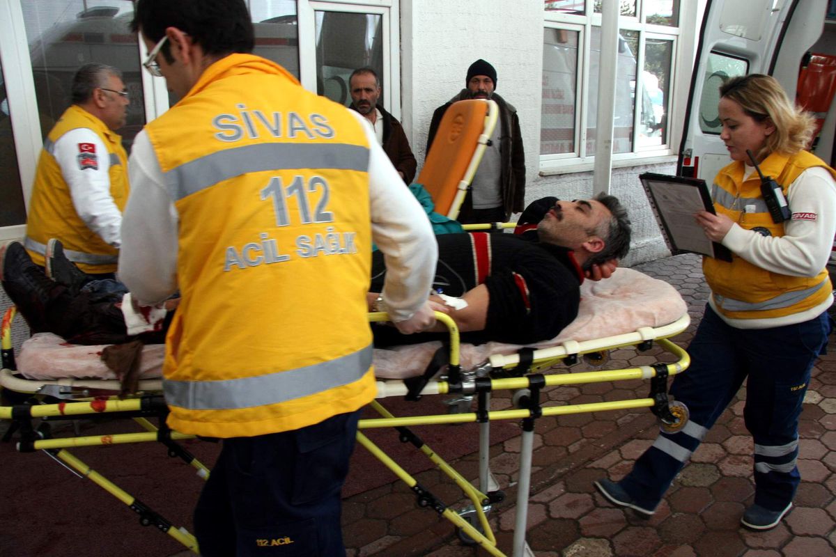 Darp Edilen İki Kişi Yaralandı