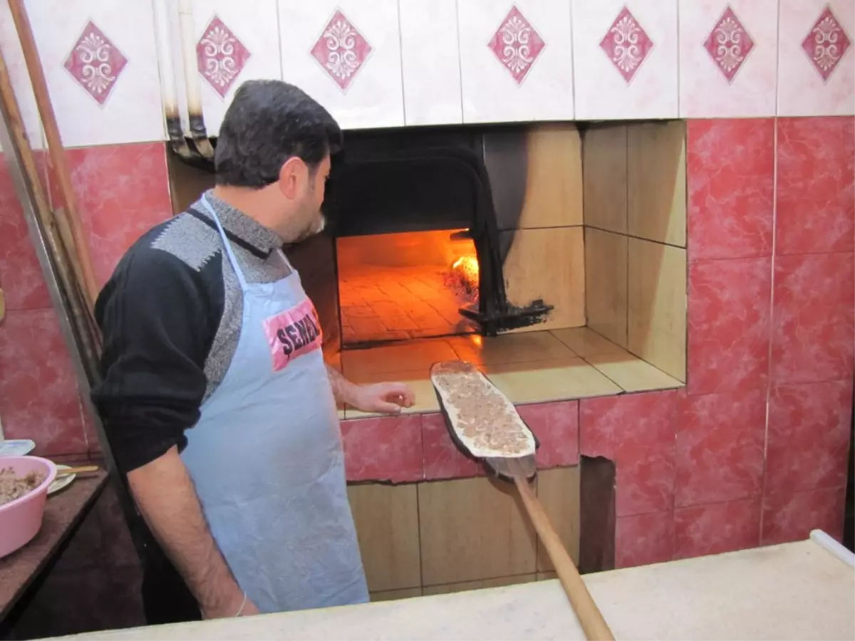 Ekmek ve Pide Ustaları Soğuktan Etkilenmiyorlar