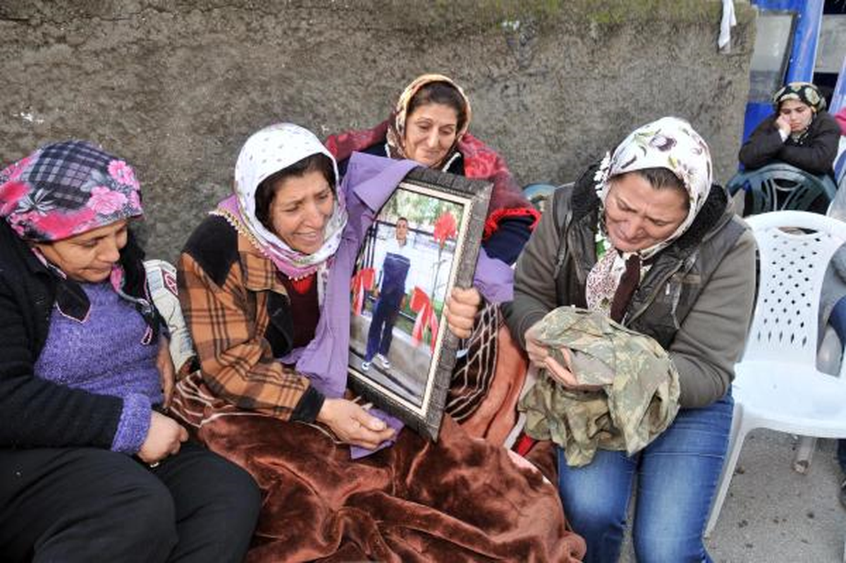 İntihar Ettiği İleri Sürülen Asker Toprağa Verildi
