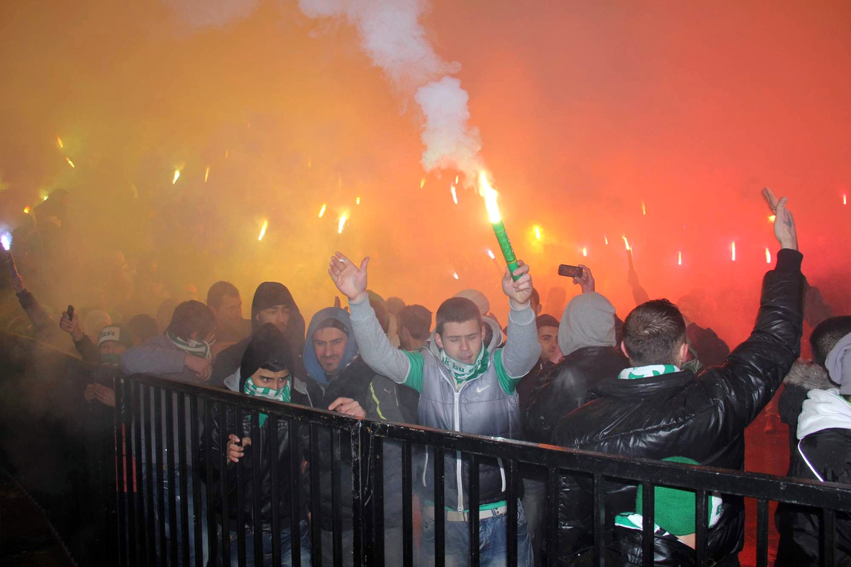 Kadınlar Tribünde, Kocaları Dışarda Bursaspor'u Yalnız Bırakmadı