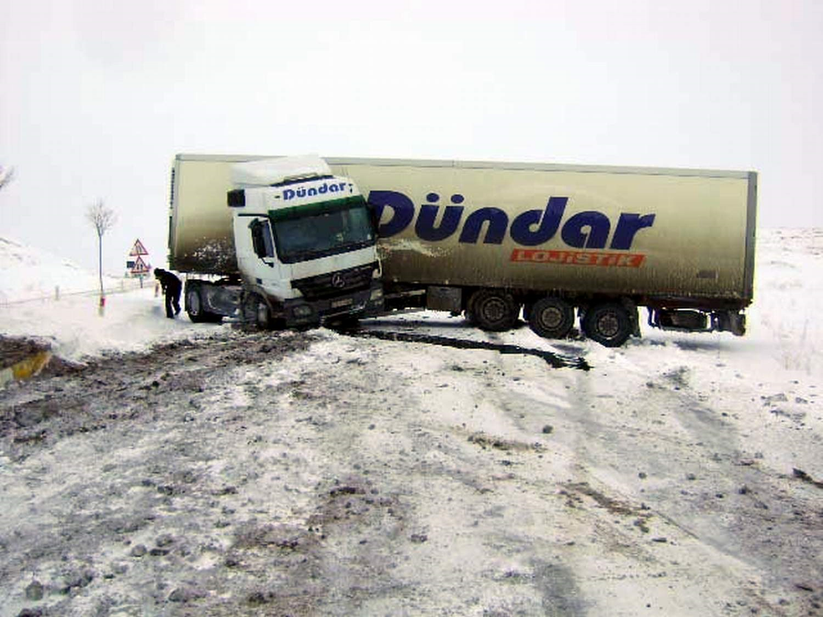 Kangal\'da Yollar Buz Pisti Gibi