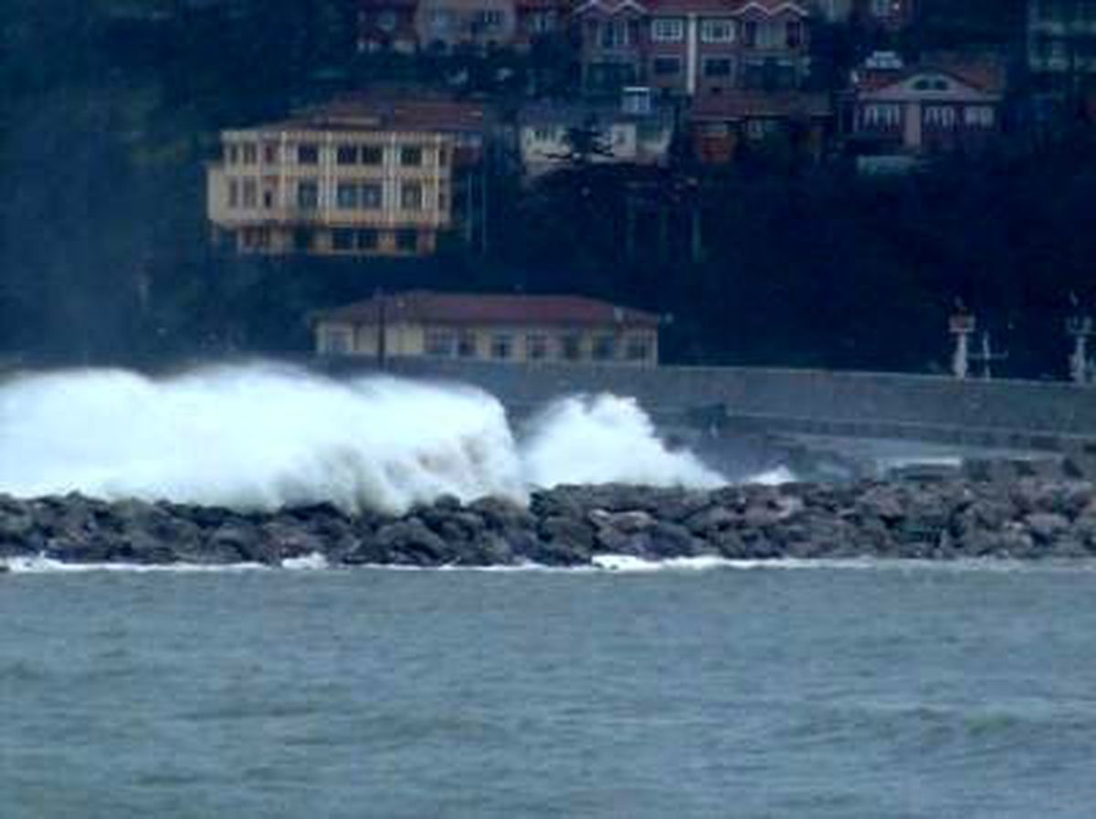 Karadeniz\'de Fırtına