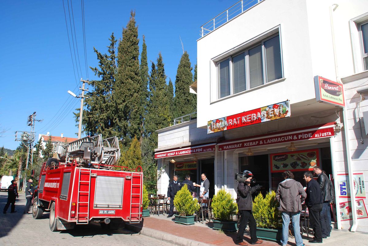 Marmaris\'teki Baca Yangını Büyümeden Söndürüldü