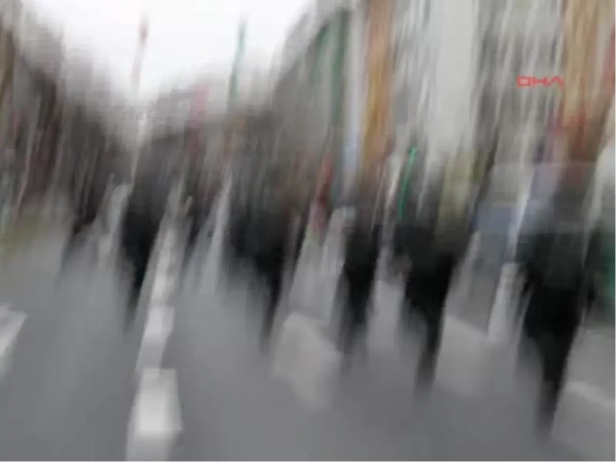 Neonazi Gösterisi Kenti Karıştırdı