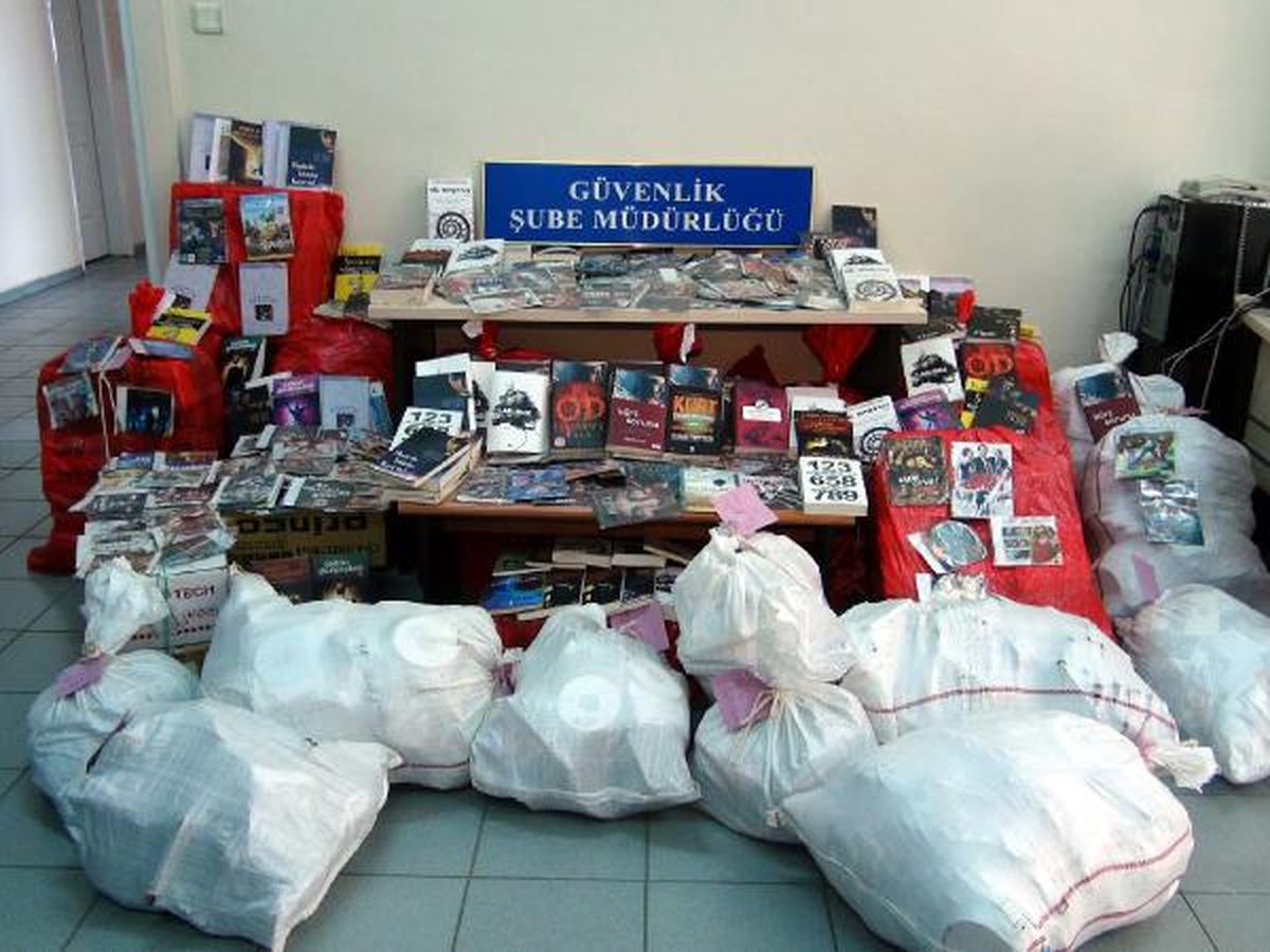 Şanlıurfa\'da Korsan Cd ve Kitap Operasyonu