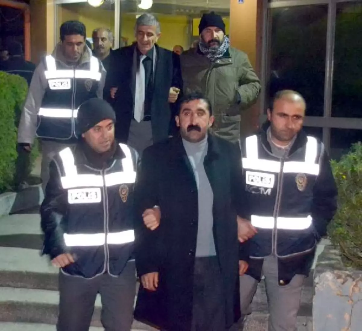 Serbest Bırakılan BDP\'li Belediye Başkanı ile 4 Kişi Yeniden Gözaltında