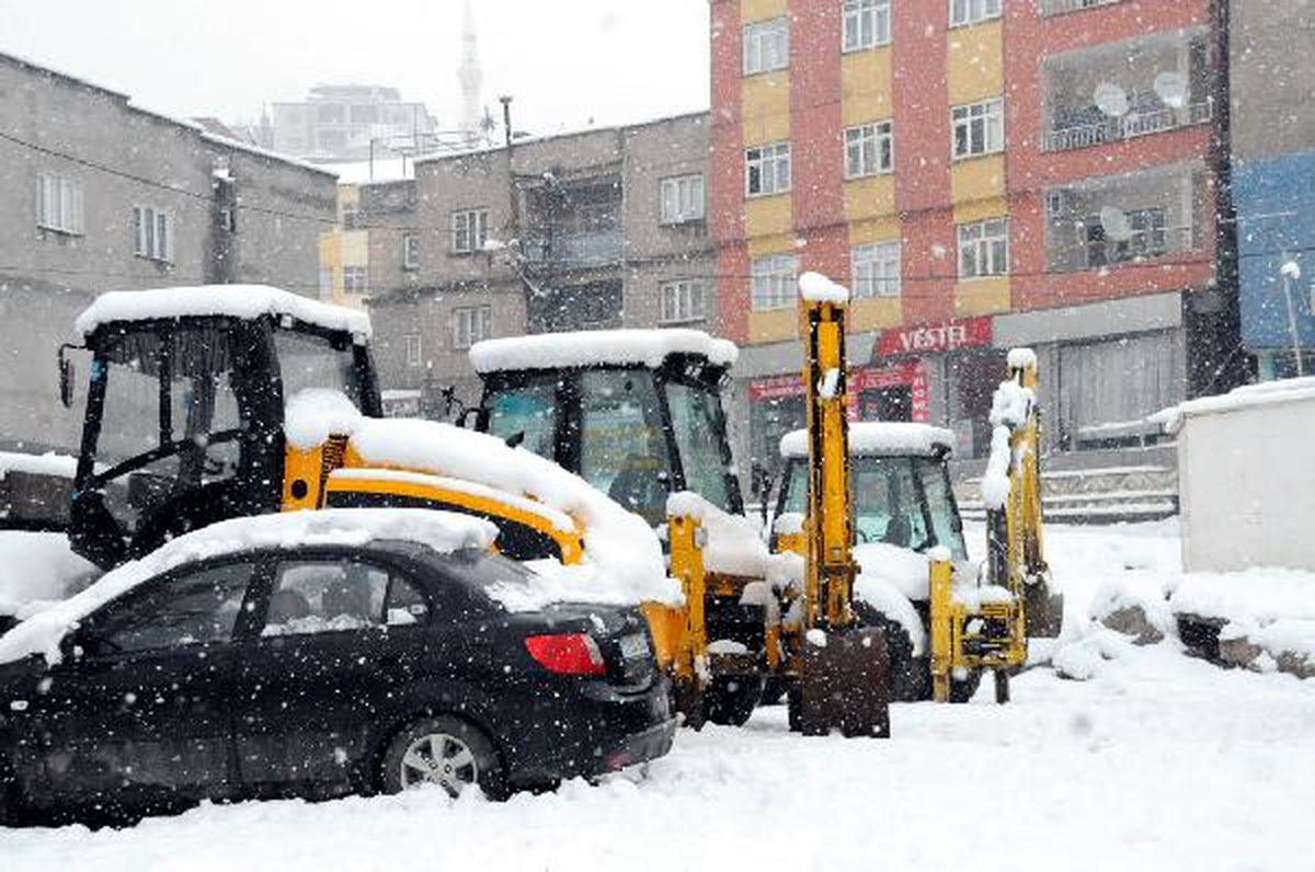 Şırnak\'ta 40 Köy Yolu Kardan Kapandı