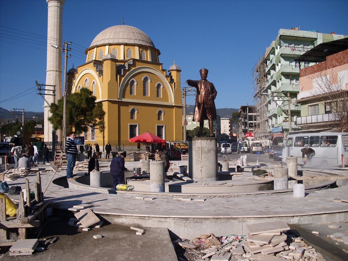 Söke Cumhuriyet Meydanına 'Demokrasi Meydanı' İsmi Verilmesi İsteniyor