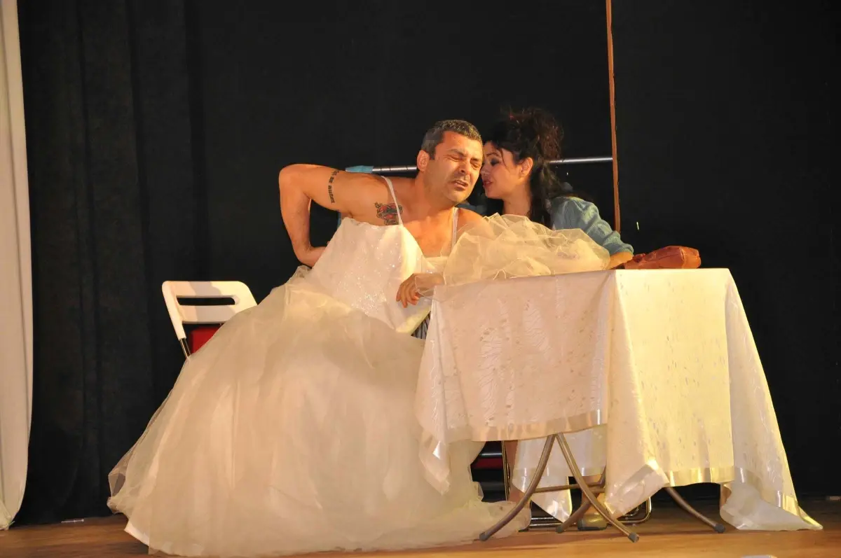 Soma'da 'Benimle Delirir Misin?' Oyunu Hayran Bıraktı