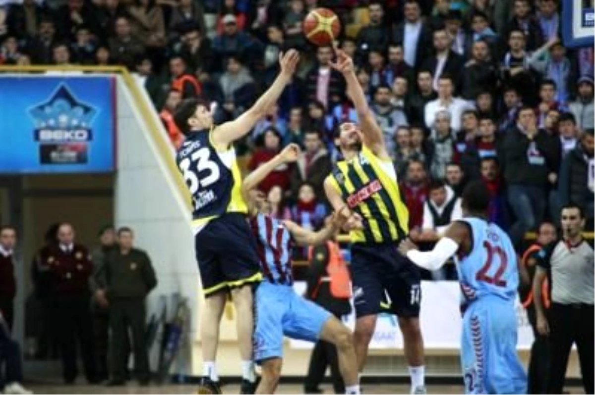 Trabzonspor - Fenerbahçe Ülker: 74-84