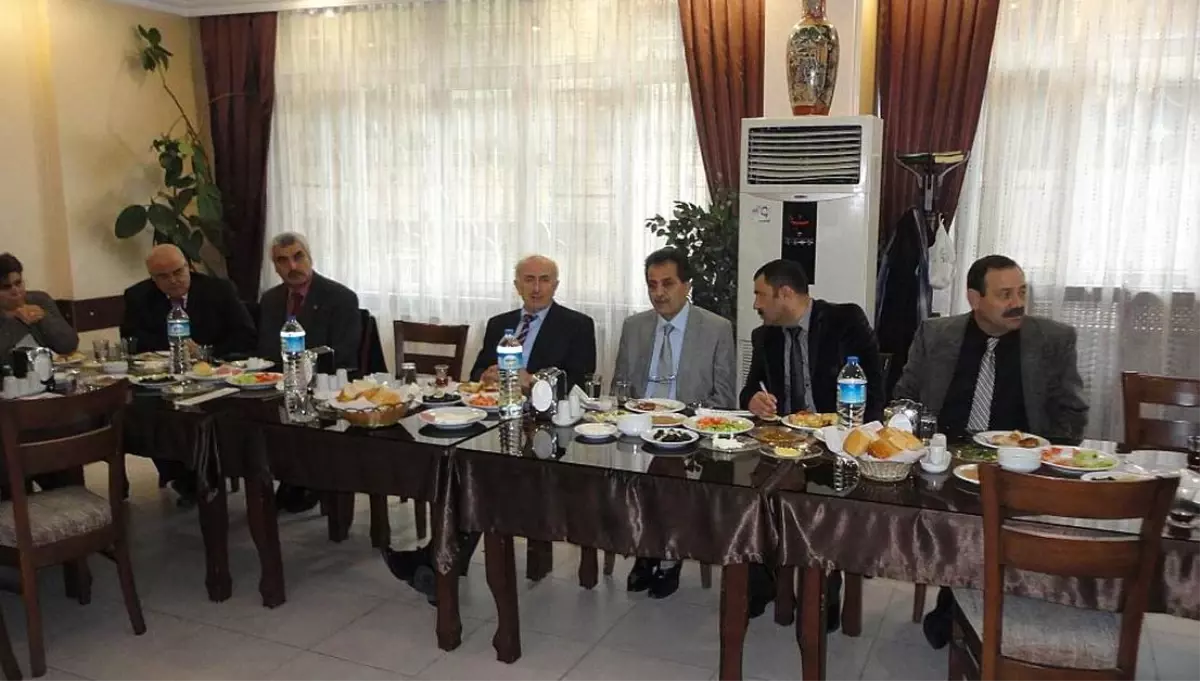 Vali Odabaş, İlköğretim Okulu Müdürleriyle Bir Araya Geldi