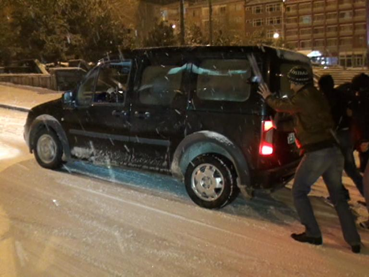 Yozgat\'ta Yollar Buz Pistine Döndü