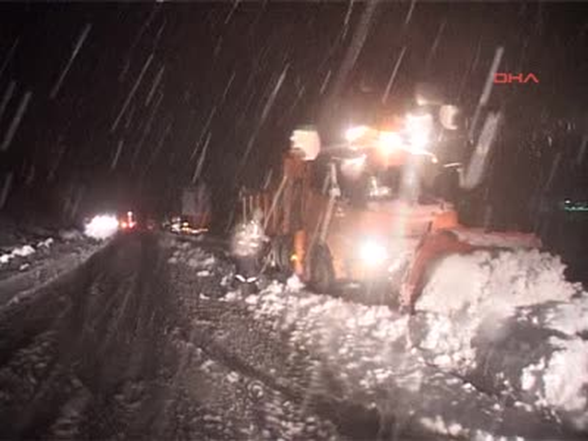 Zonguldak Ereğli\'de Kar Yağışı Ulaşımı Aksattı
