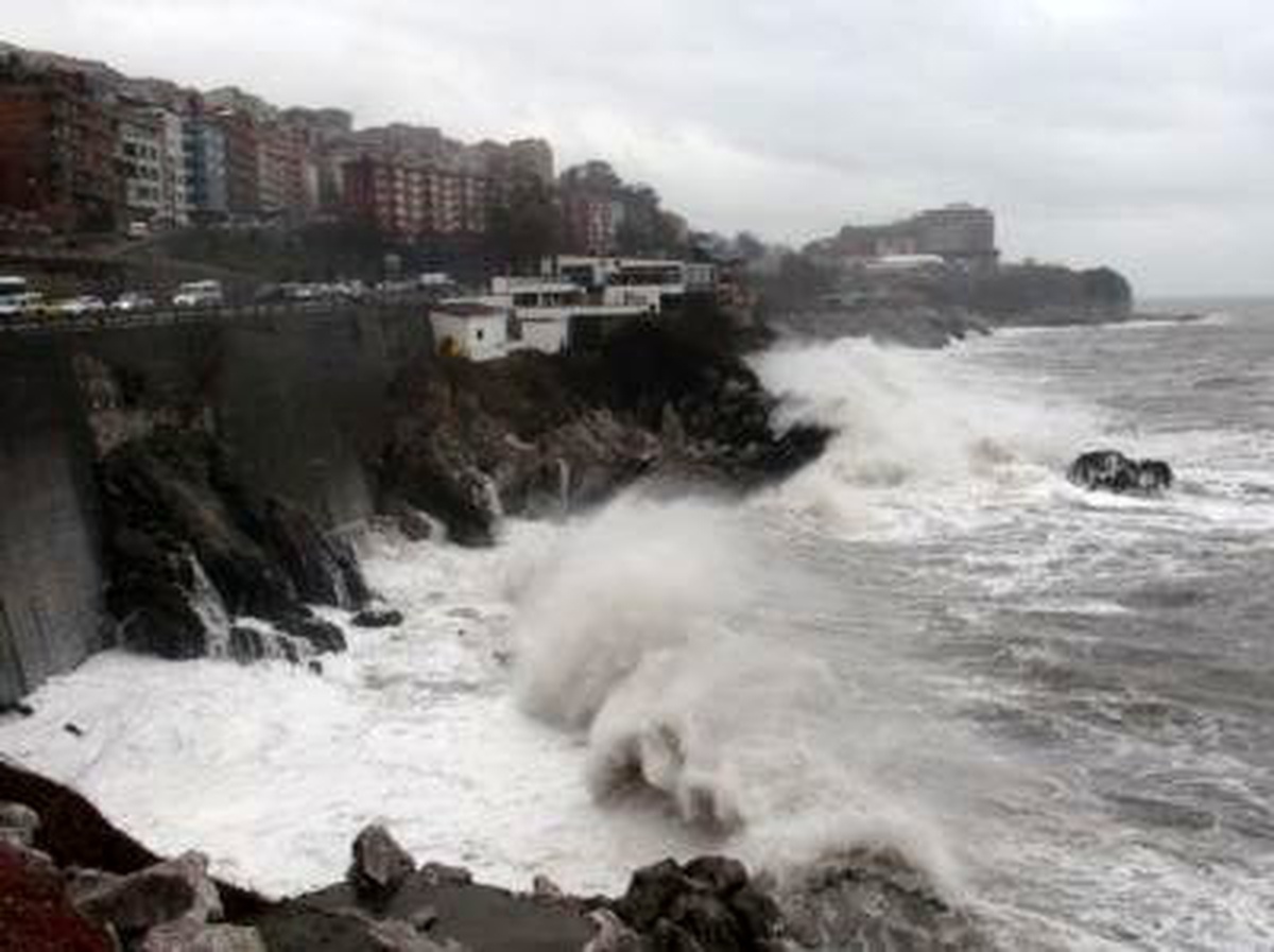 Zonguldak\'ta Fırtına Etkili Oluyor