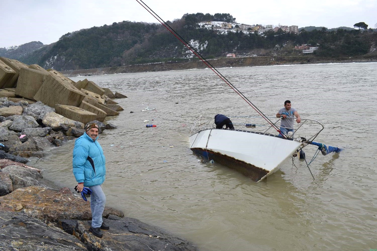 Zonguldak'ta Fırtına Tekne Batırdı