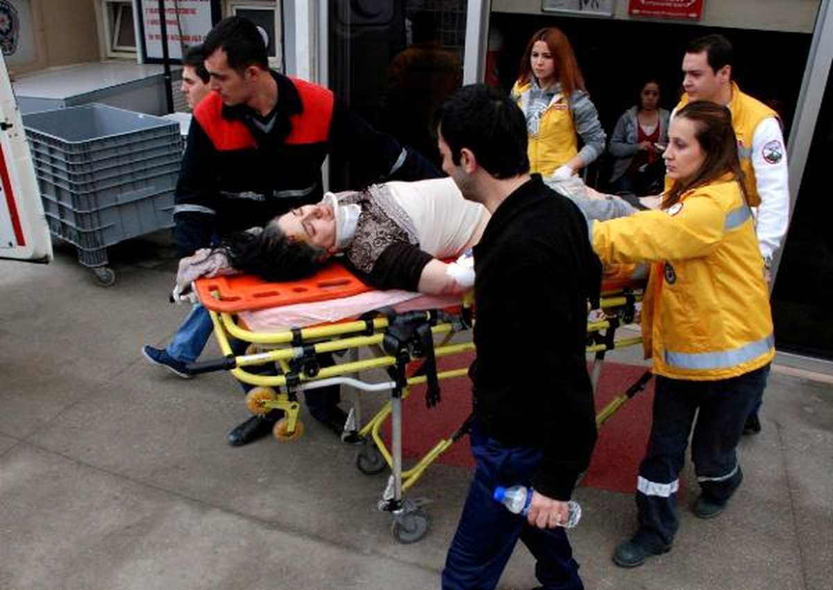 Anteni Ayarlarken 6'ncı Kattan Düşen Kadın Ağır Yaralandı