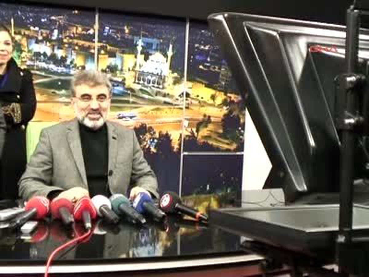 Bakan Canlı Yayında Haber Sundu
