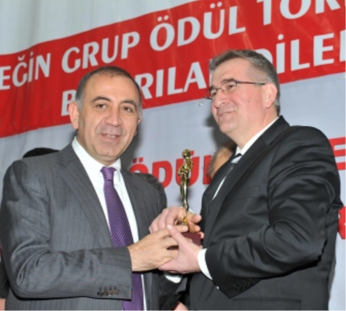 Başkan Cem Kara Ankara\'da Ödül Aldı