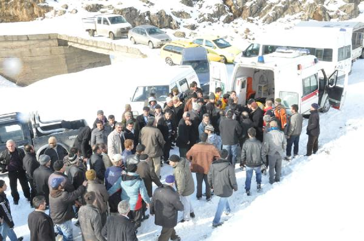 Bitlis\'te 3 Avcı Çığ Altında Kaldı (2)