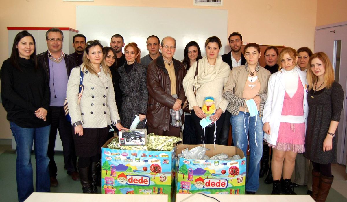 Eczacılardan Tedavi Gören Çocuklara Moral