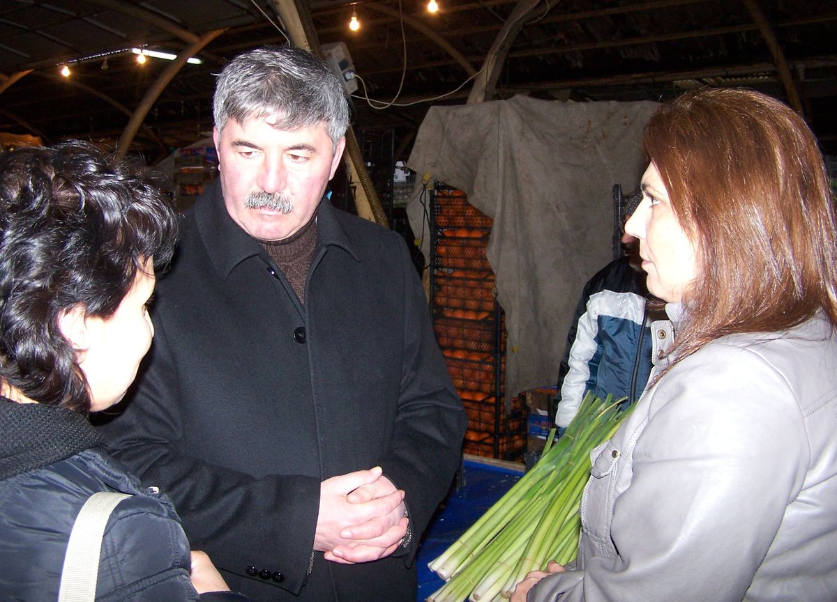 Ev Kadınları Milletvekilini Terletti
