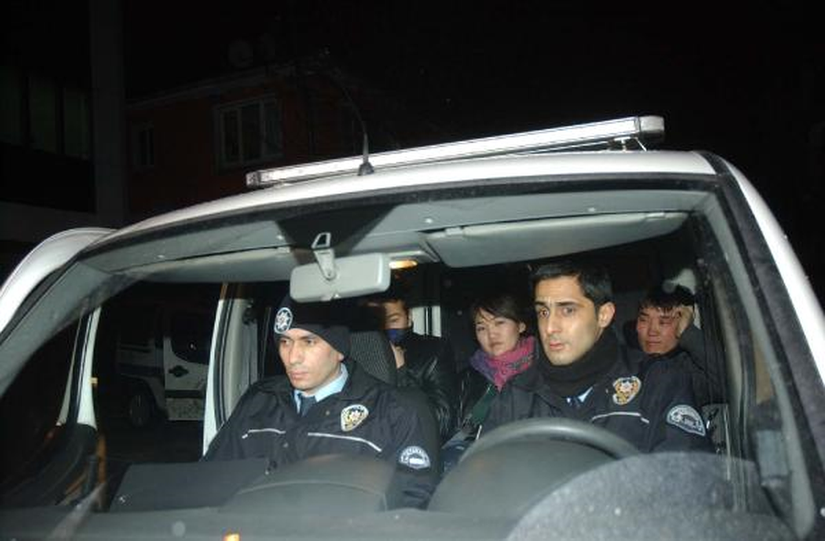 İki Bina Arasındaki Boşluğa Düşen Zanlı, 2 Kez Ölümden Döndü