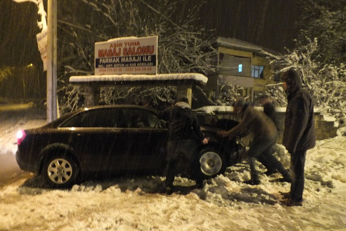 Kar Yağışı Kaza Getirdi