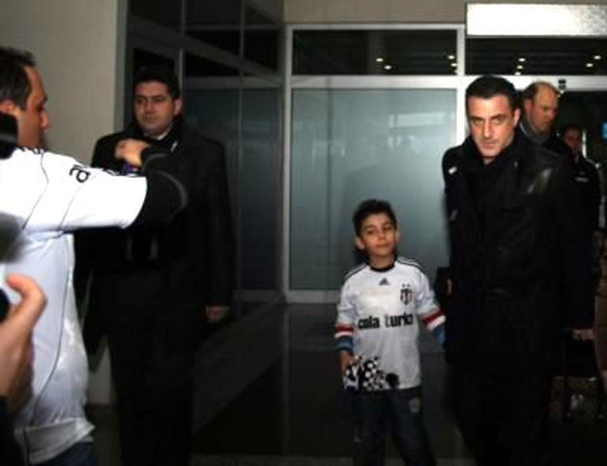 Kayseri'de Beşiktaş'a Alkışlı Demirören'e Protestolu Karşılama