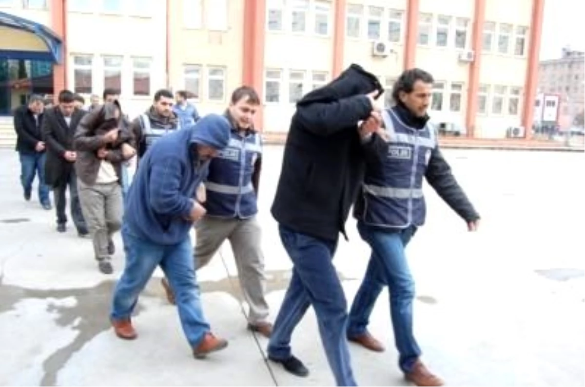 Kızıltepe\'de Kck Operasyonunda 8 Kişi Tutuklandı