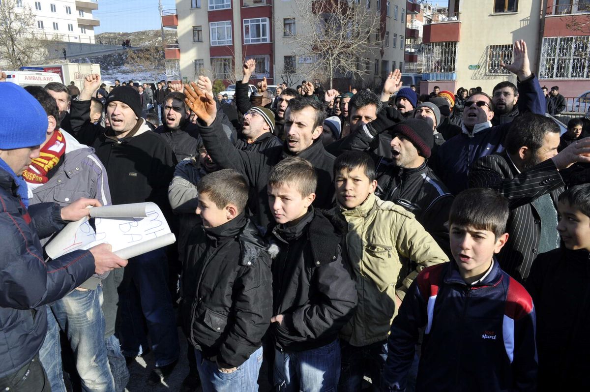 Kooperatif Üyeleri İsyan Etti Yol Kesti