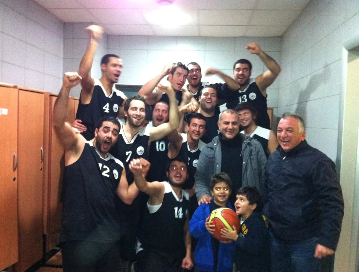 Kuşadası Gençlikspor Basketbol Takımı 3. Lige Yükseldi