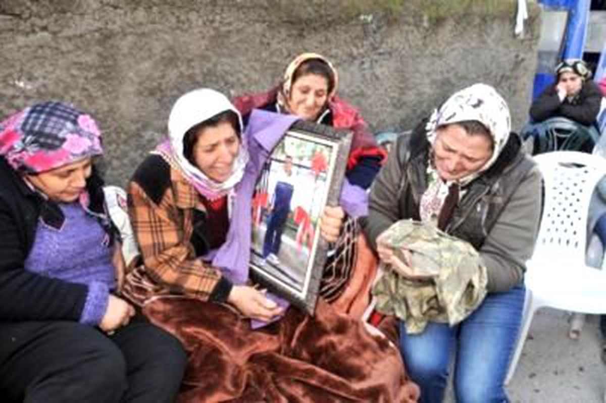 O Asker Toprağa Verildi