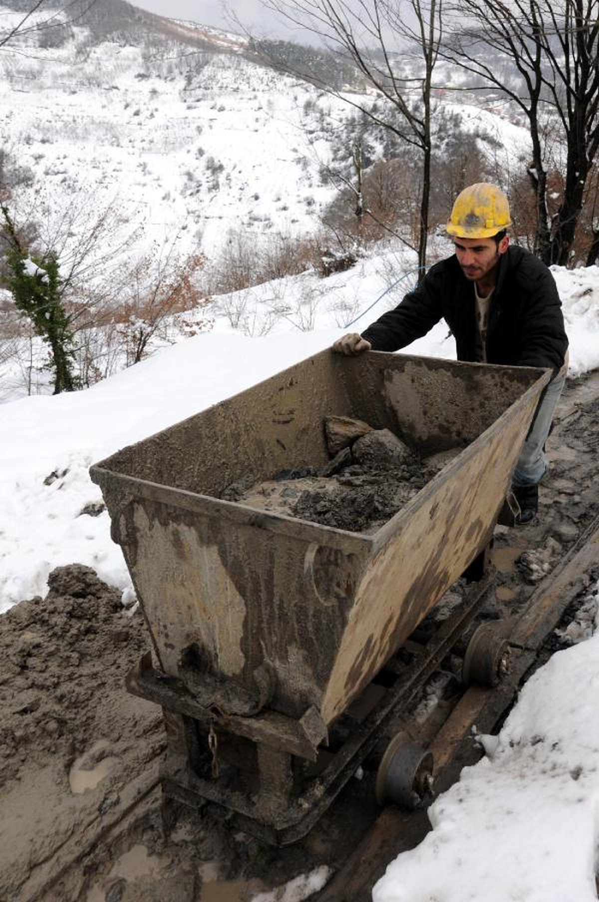 Öğretmenlik Hayali İçin Madende Çalışıyor