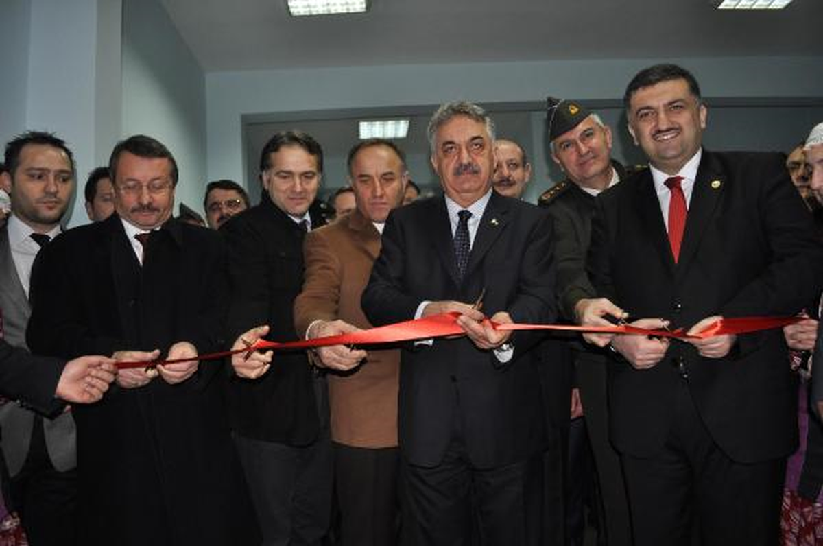 Bakan Yazıcı: Siyasette Ayak Kayması Farklı, Karda Farklı
