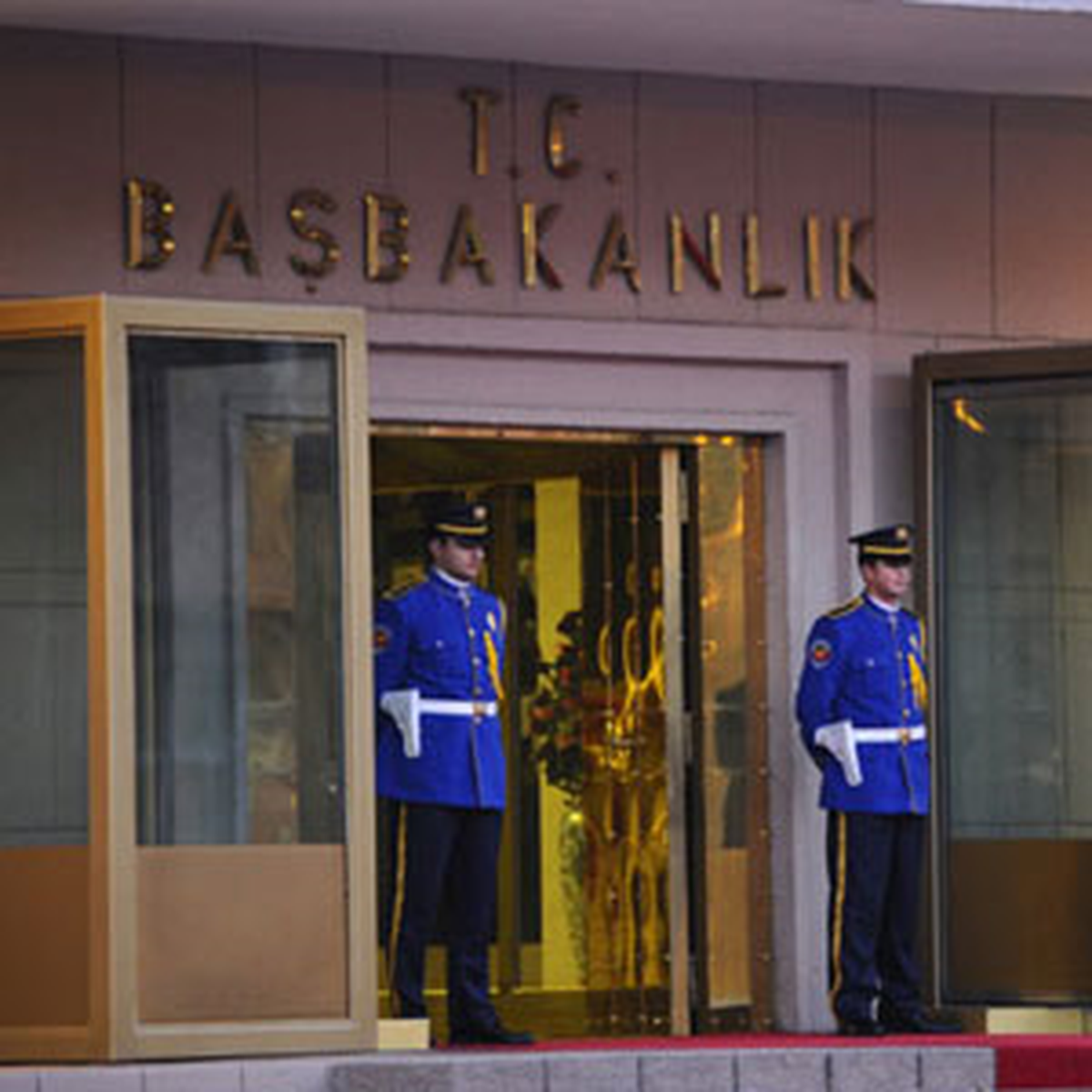 Başbakan Erdoğan \'Üşüyor Musunuz?\' Diye Sordu