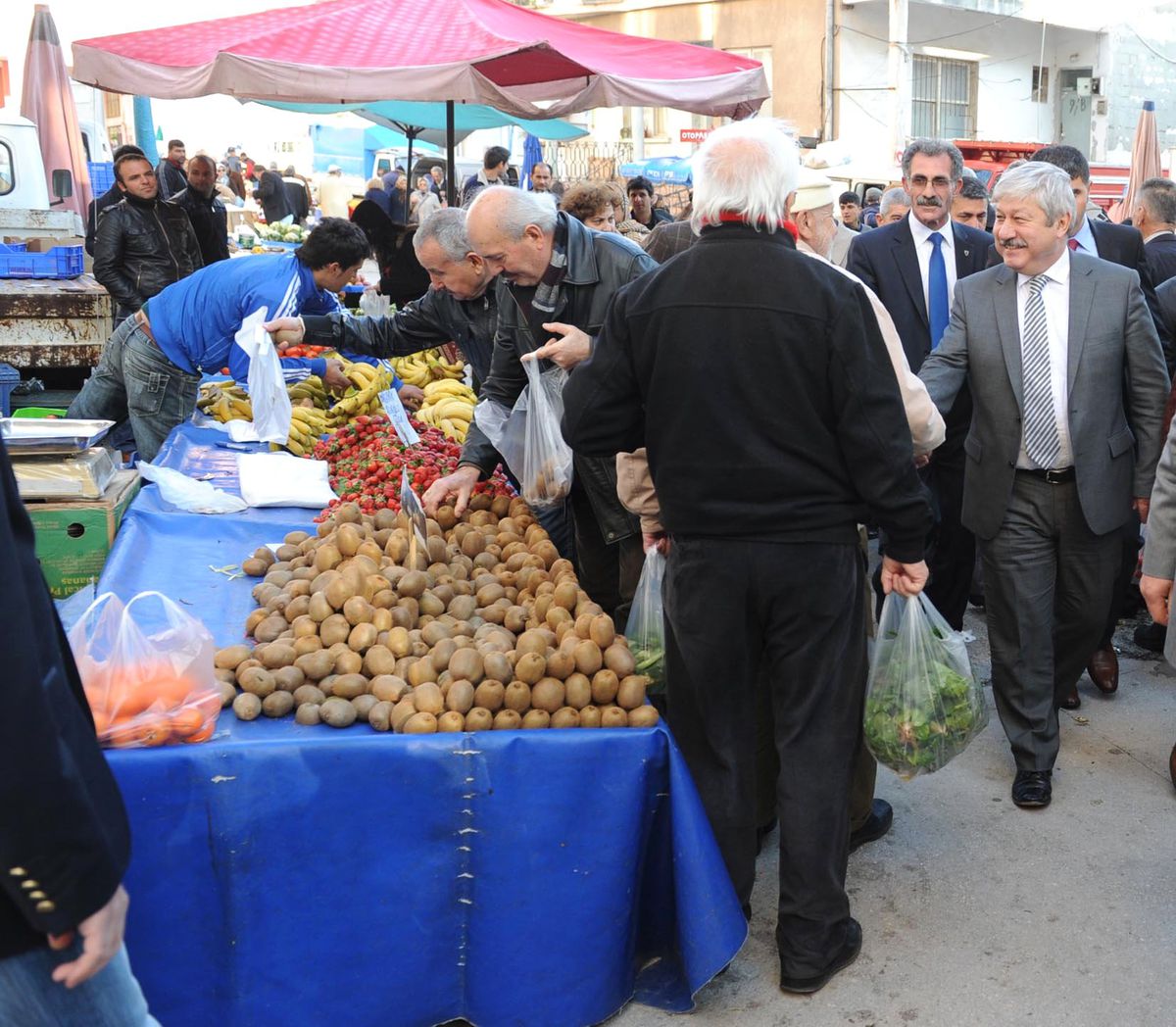 Başkan Akaydın Mahallelerde Halkı Dinliyor