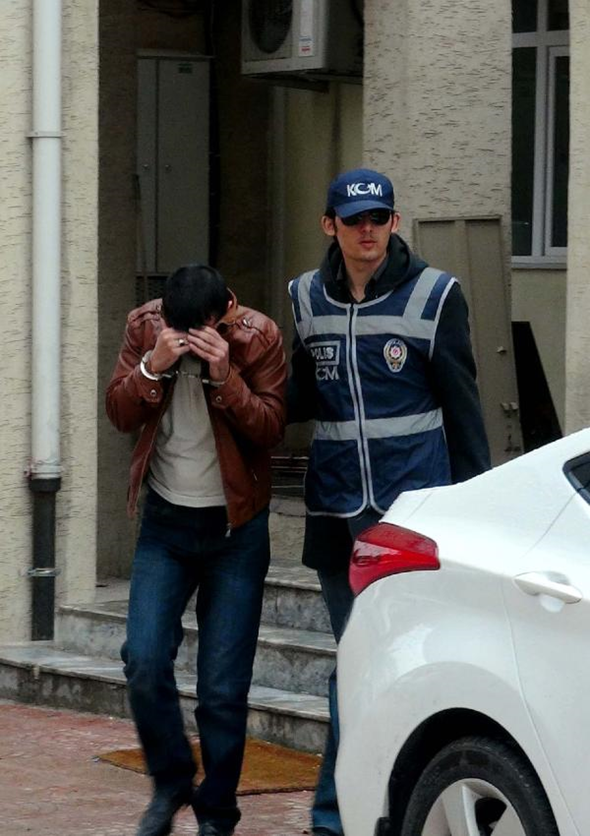Çamura Saplanan Otomobilde 63 Kilo Esrar Ele Geçirildi