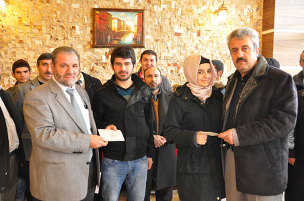 Din Görevlileri 2. Dönem Burslarını Dağıttı