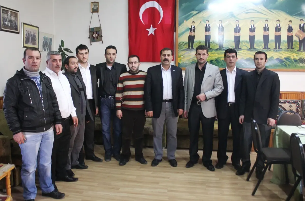 Erzurumlu Gençler\'den; Sakarya Medyası\'na Yöresel Kahvaltı…