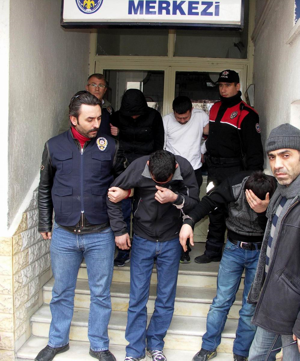 Ev Hırsızları Bu Kez Polisten Kaçamadı