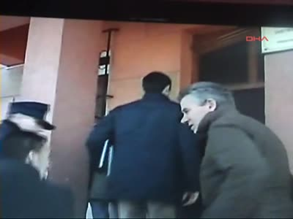 Fatmir Limay\'ın Yargılanması Protesto Edildi