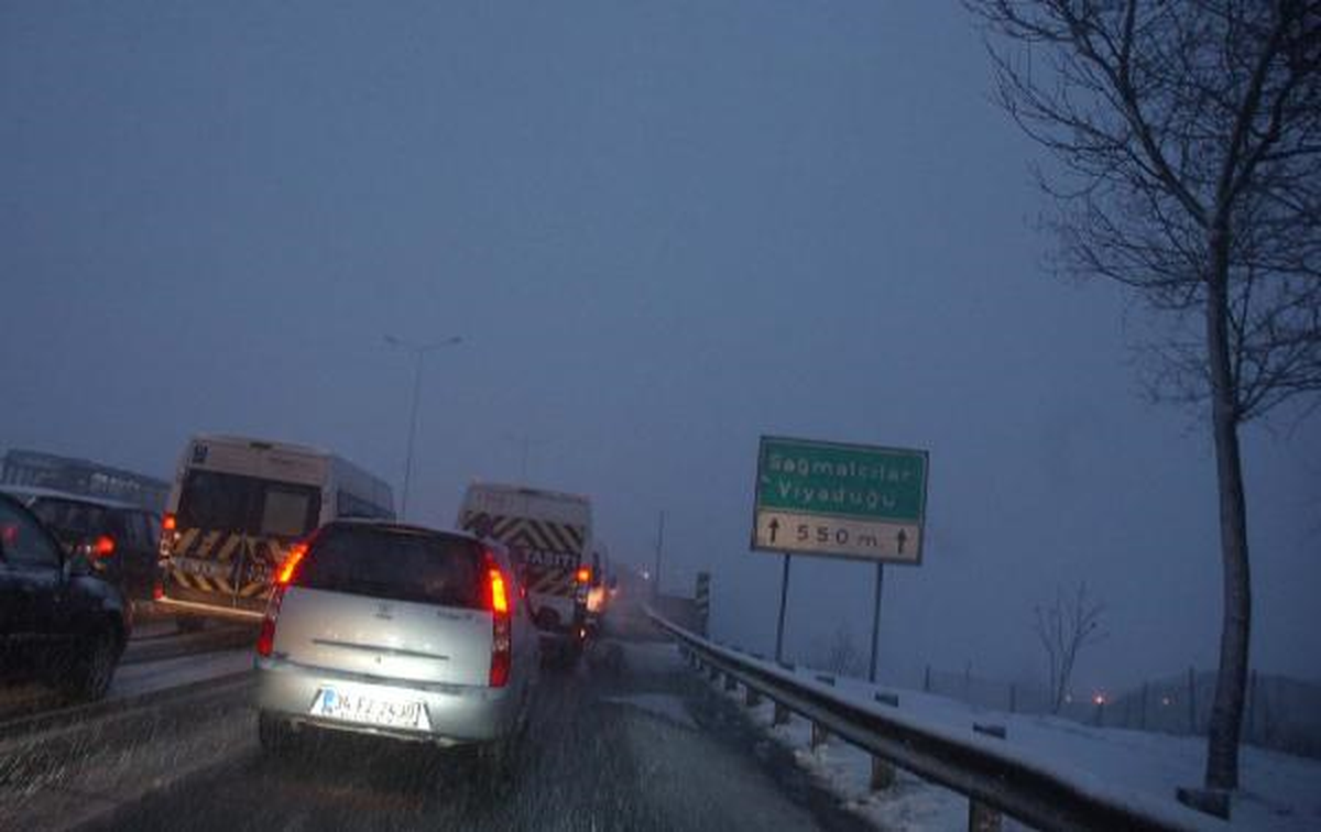 İstanbul\'da Kar Şiddetini Artırdı