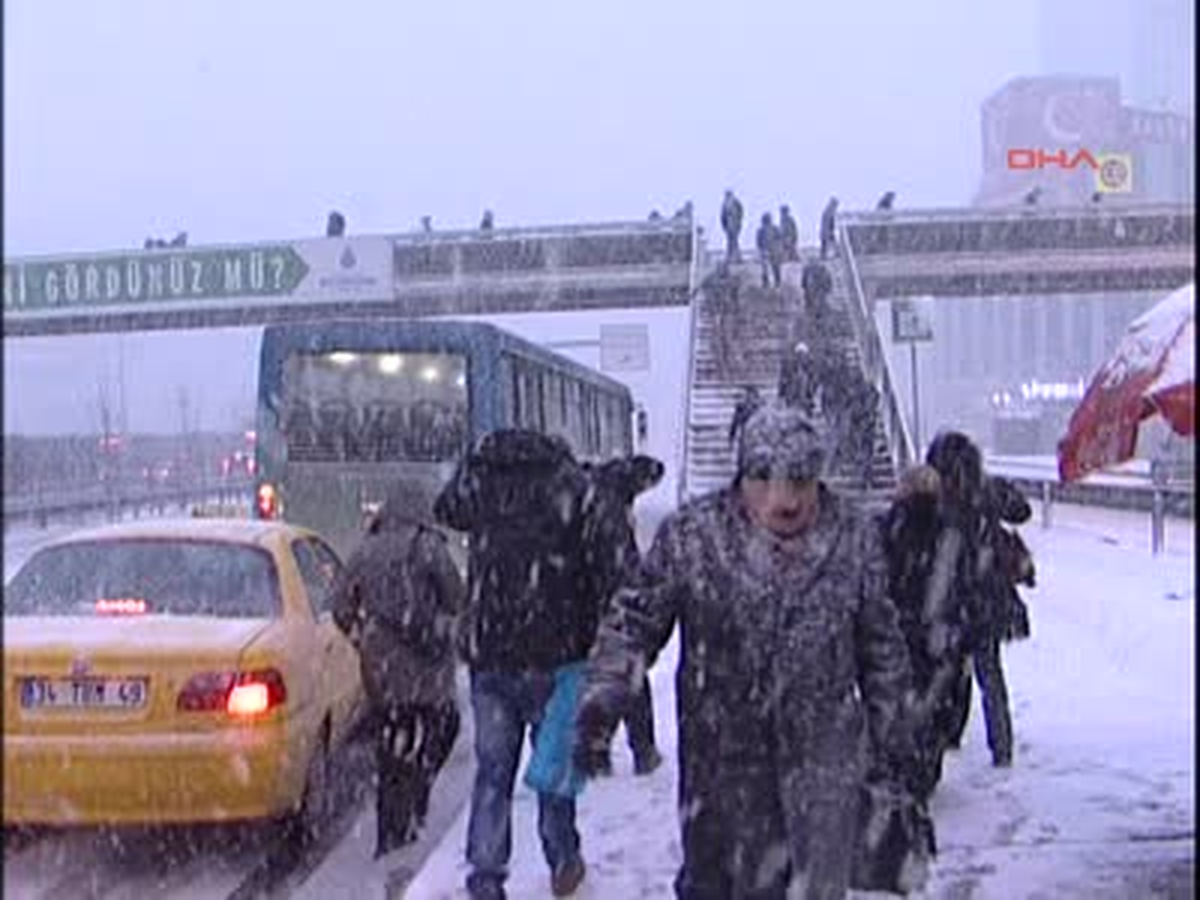 İstanbul Trafiğinde Kar Yoğunluğu