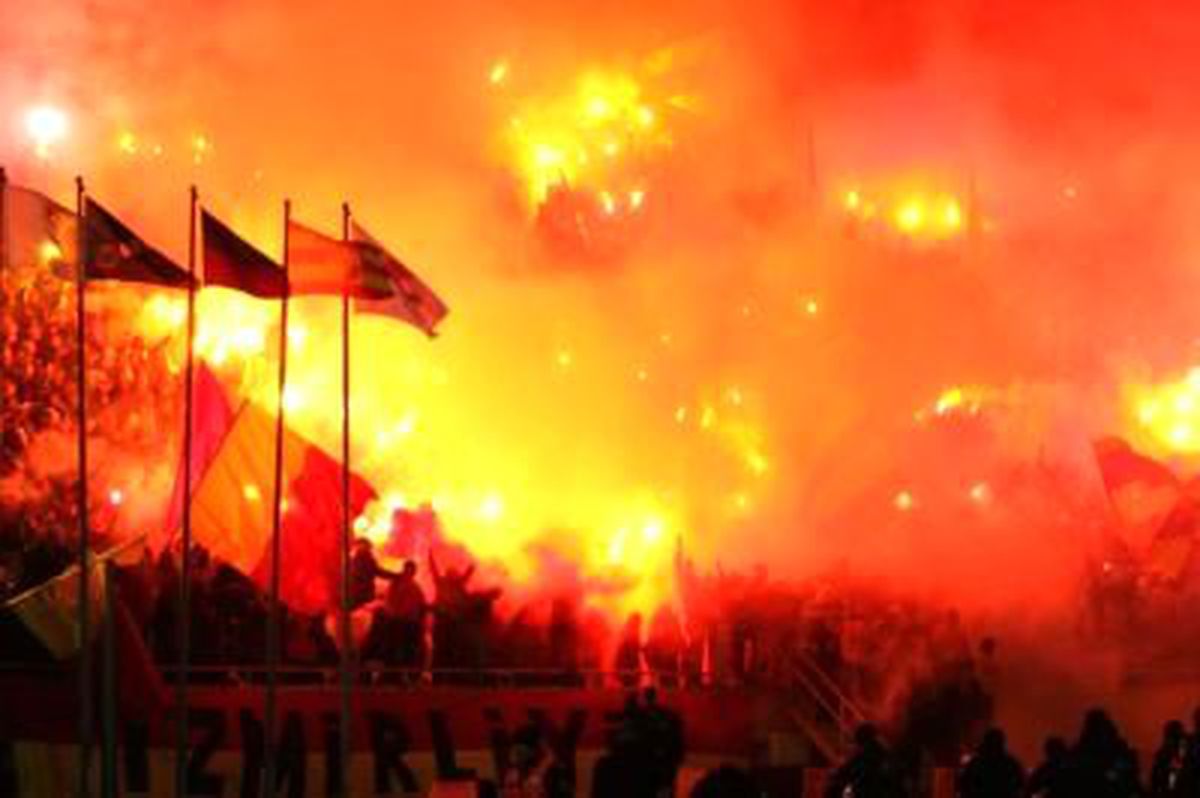 İzmir Derbisi Alev Alev