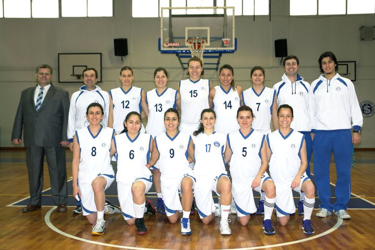 Kadın Basketbol Takımı Engelleri Aşıyor