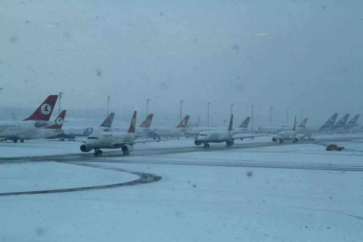 Kar Nedeniyle Uçuşlar İptal Oldu