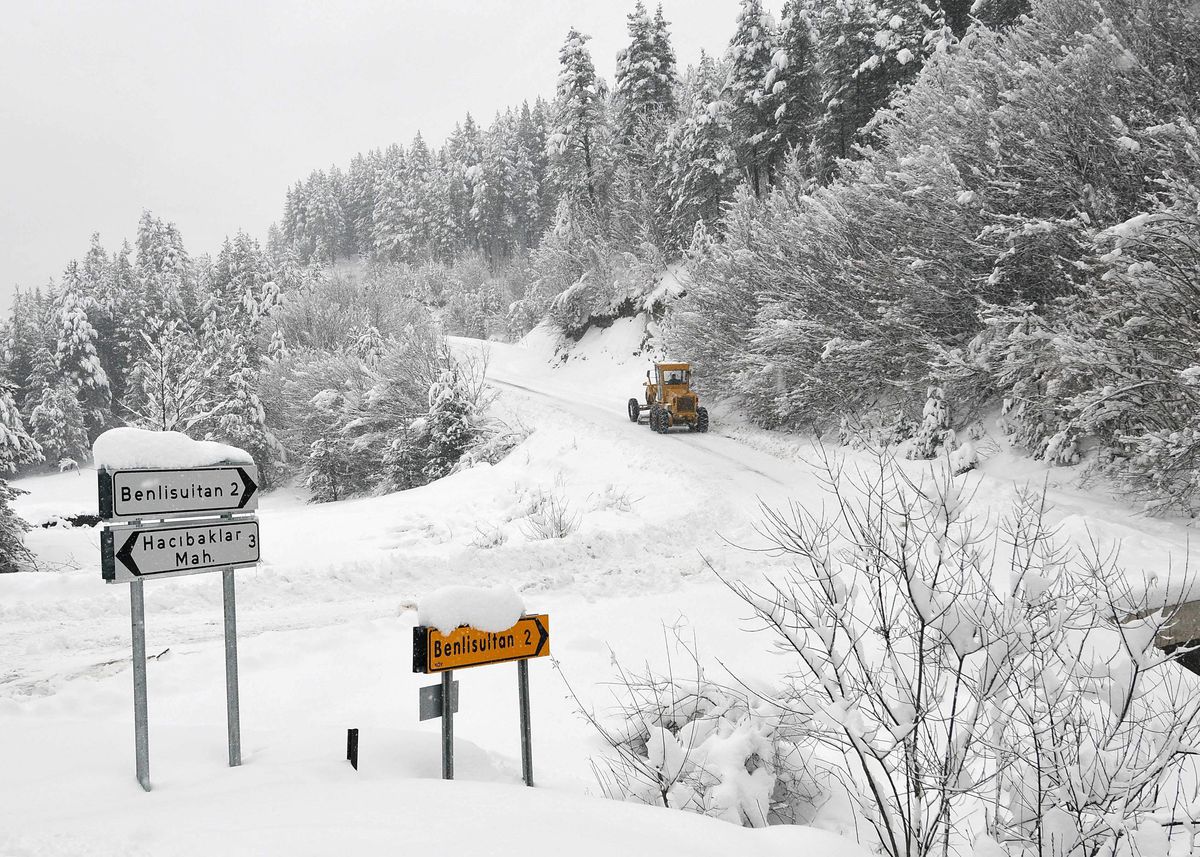 Kastamonu'da 411 Köy Yolu Kardan Ulaşıma Kapandı
