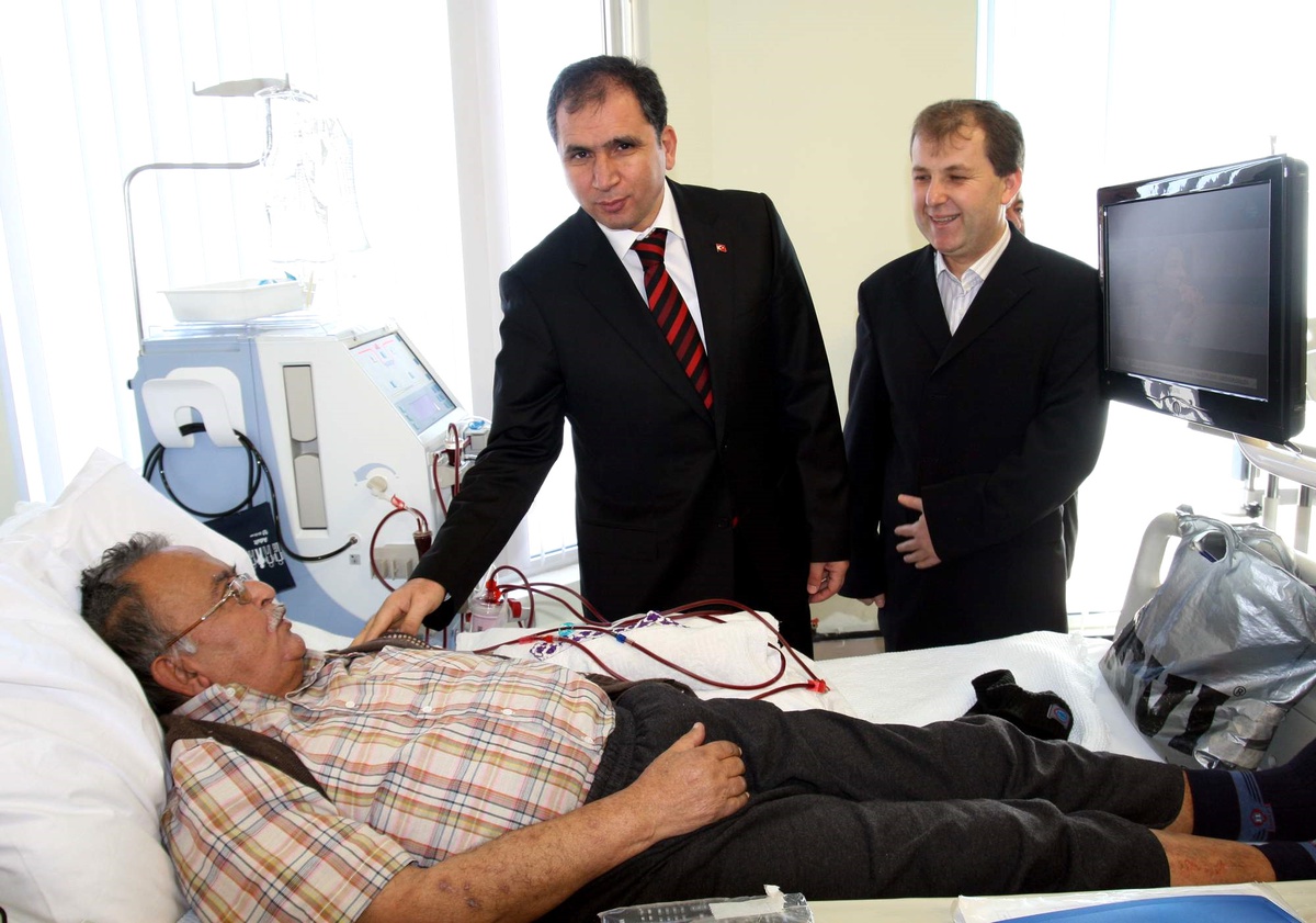 Milletvekili Güneş Böbrek Hastalarını Ziyaret Etti